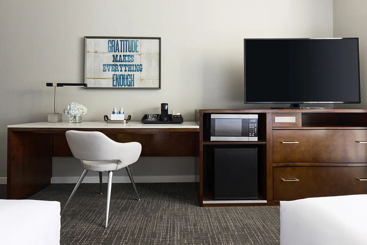 Double King Hearing - Accessible Guest Room Desk