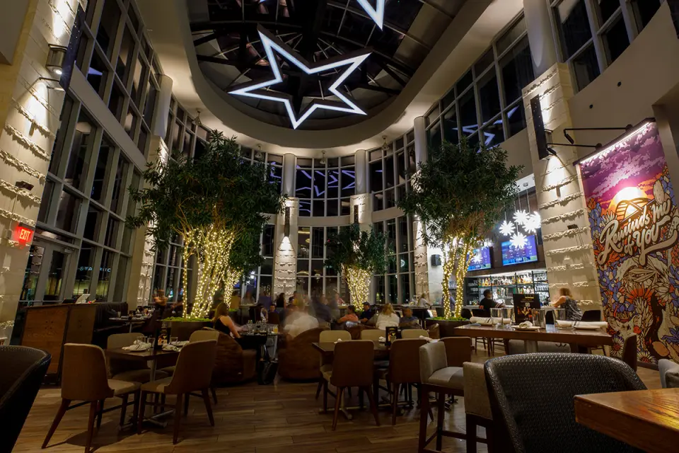 Archer Hotel Austin AKB, a hotel bar