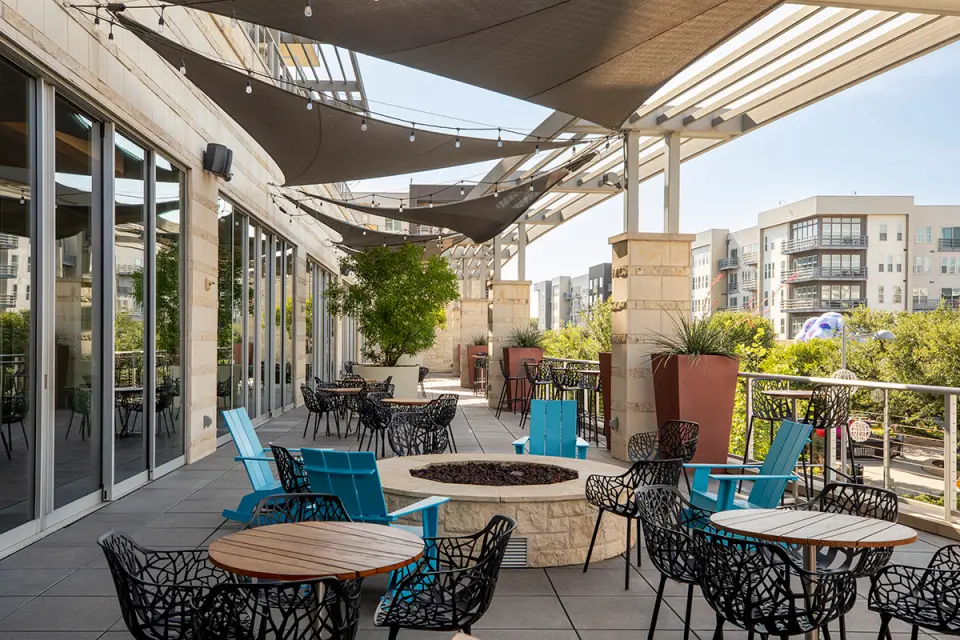 Archer Hotel Austin - Terrace with fire pit