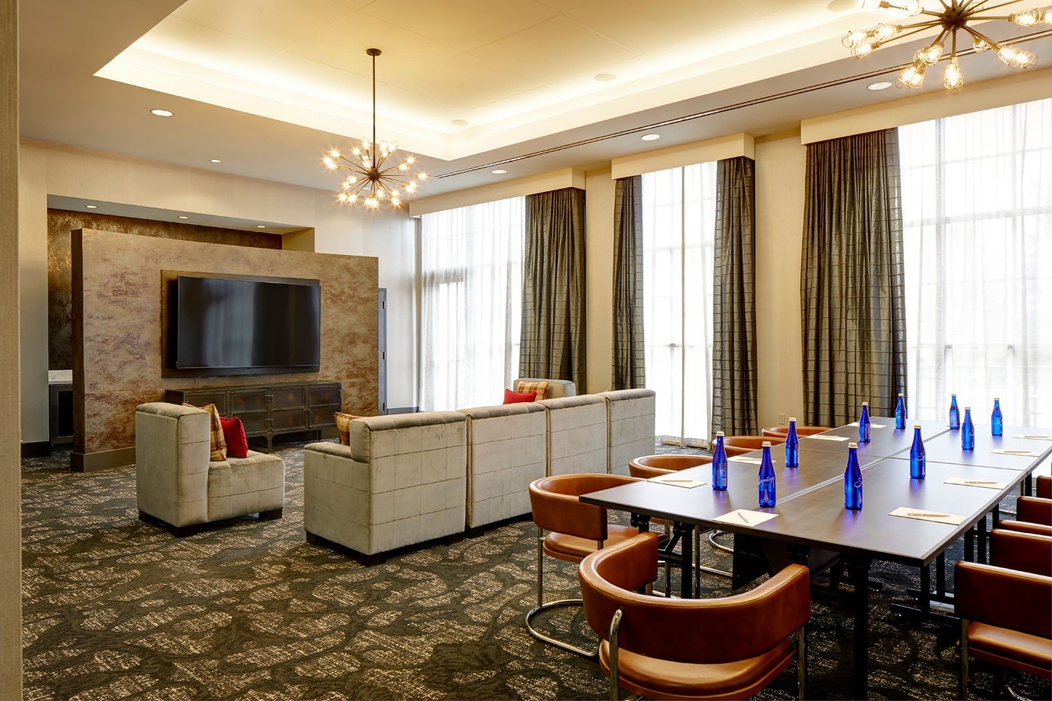 Archer Hotel Burlington - Hospitality Lounge with boardroom table