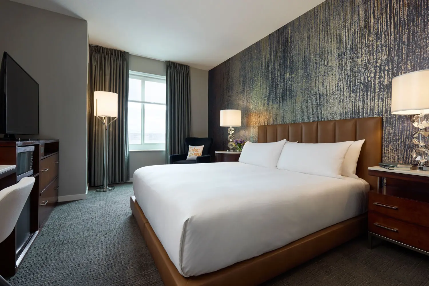 Archer Hotel Falls Church - Classic King Bedroom with the desk