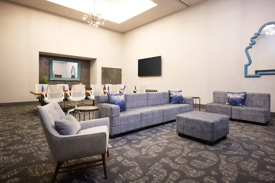 Archer Hotel Florham Park - Boardroom with couch seating