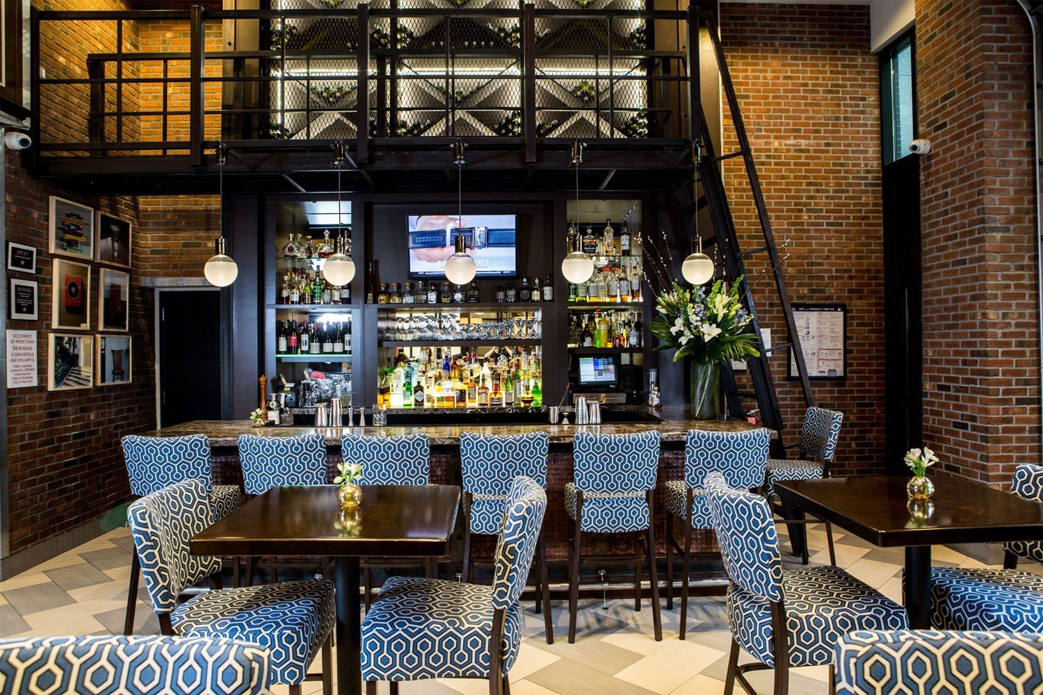Archer Hotel New York - Lobby Bar seating
