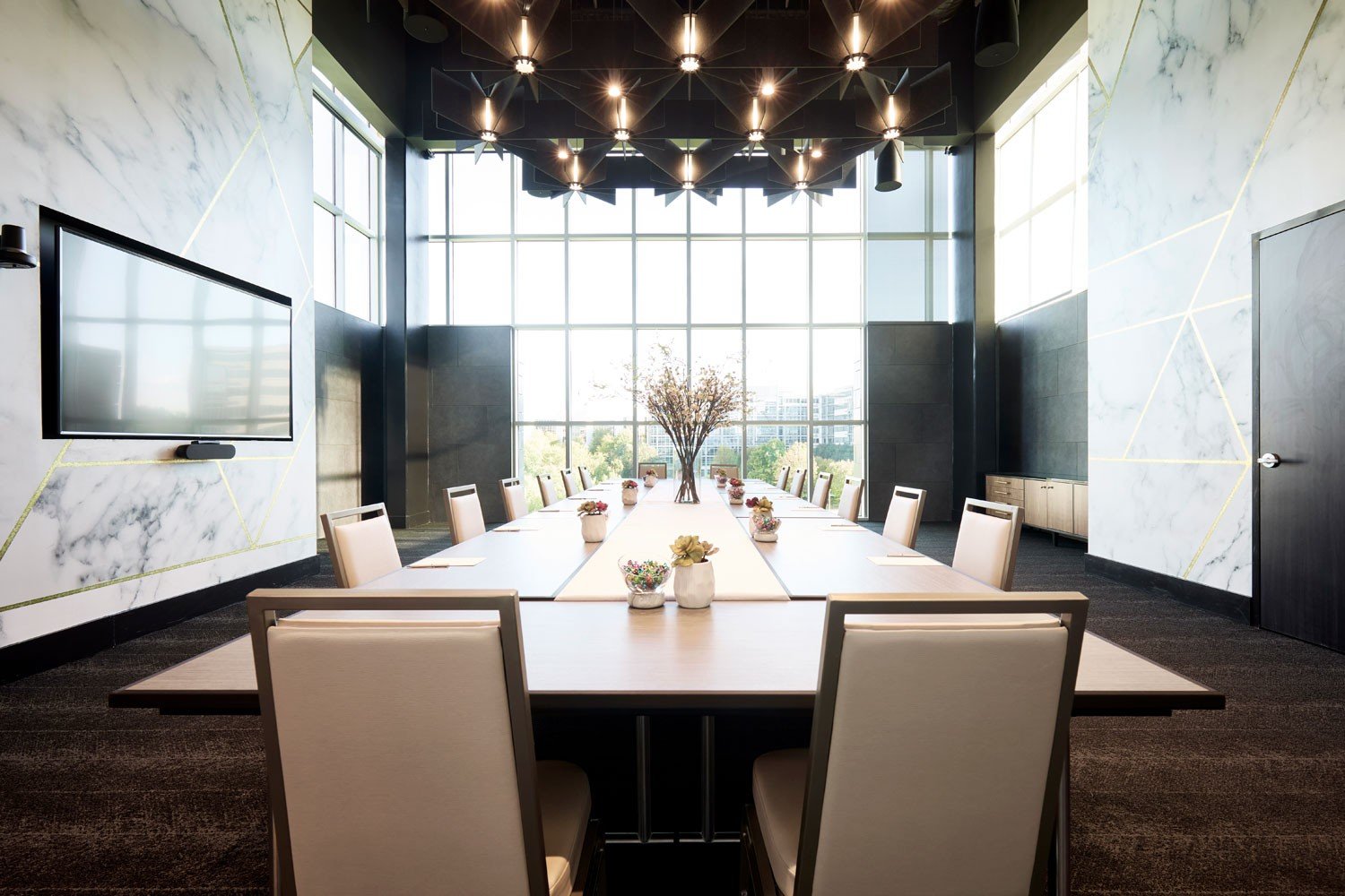 Archer Hotel Tysons - Conference table with chairs at Oasis Salon