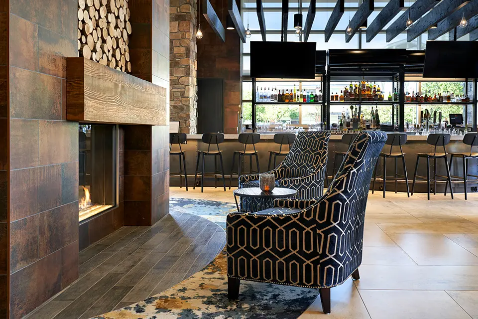 Redmond AKB hotel bar firepit