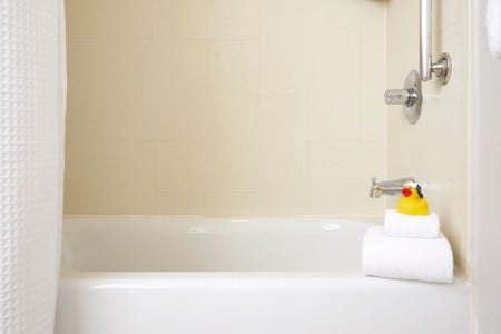 Archer Hotel Falls Church - Bath tub with rubber duck
