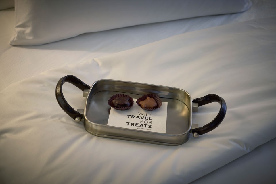 Archer Hotel Falls Church - Turndown treats Raymers Candie Turtles