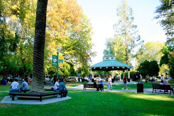 Healdsburg Square with People