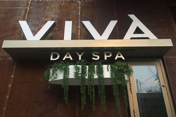 Viva Days Spa Sign 
