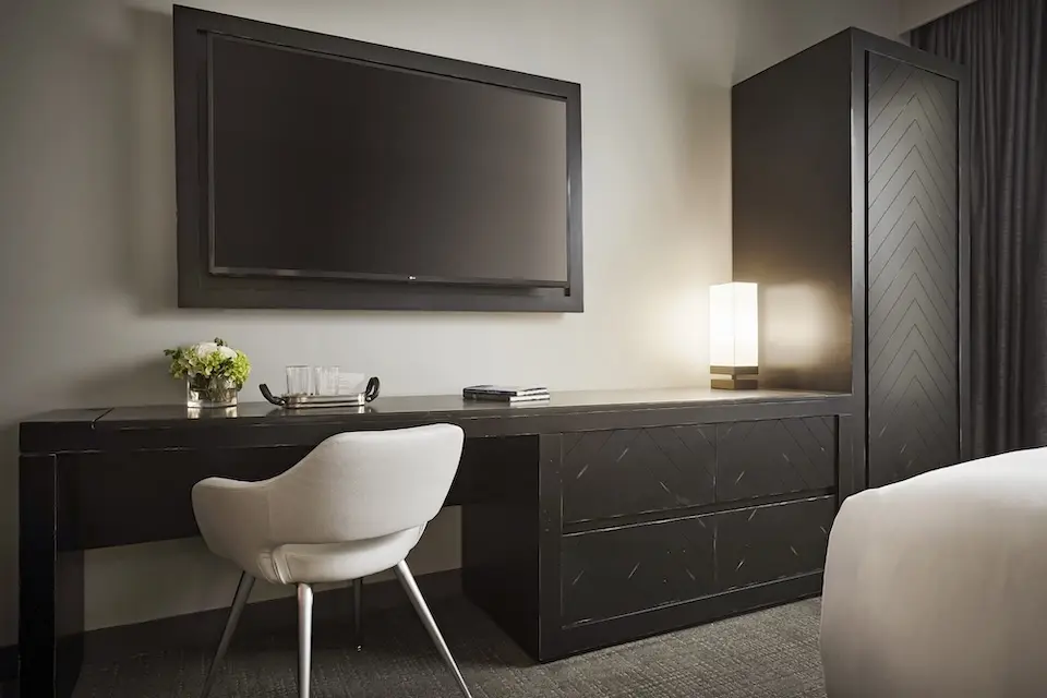 Double King - work desk with lamps and wall-mounted TV