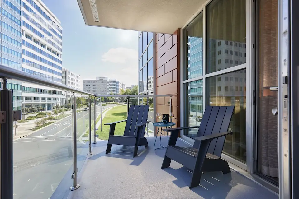 Archer's Den - private balcony with chairs