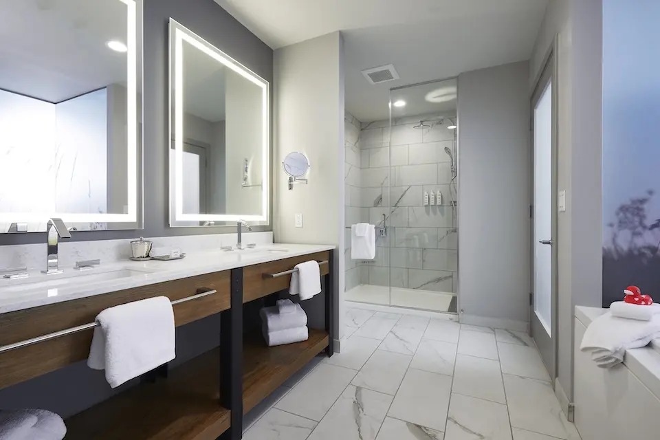 Archer's Den - spacious bathroom featuring a double vanity, walk-in shower and soaking tub