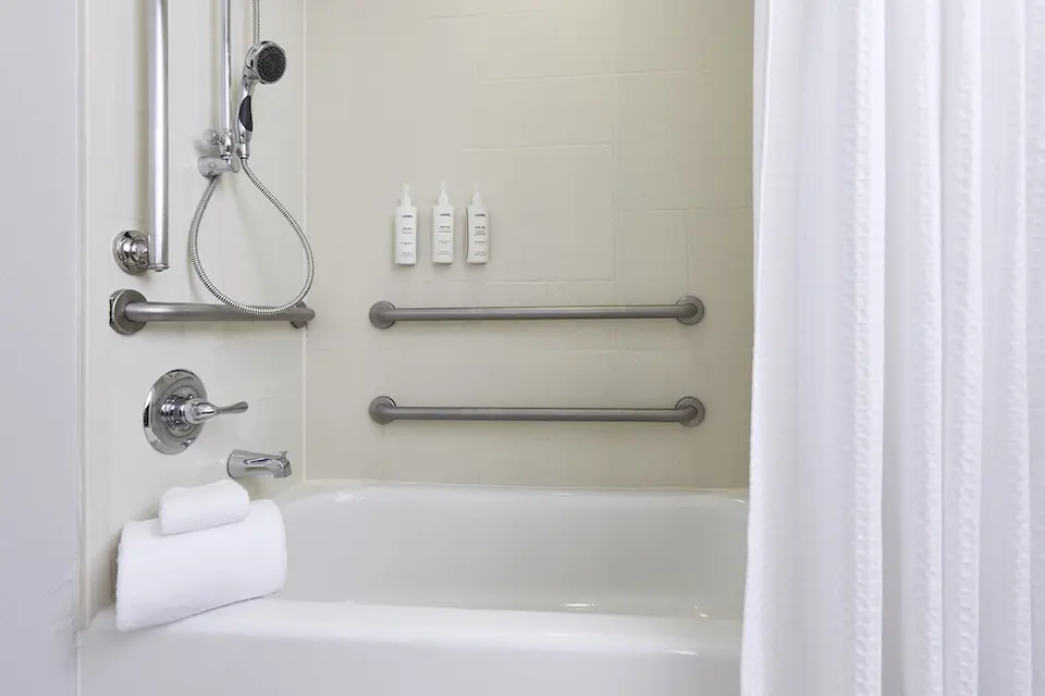 Double King - mobility-accessible tub with grab bars and adjustable shower wand