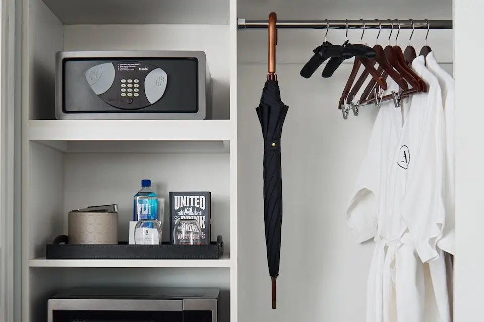 Presidential Suite - closet with amenities