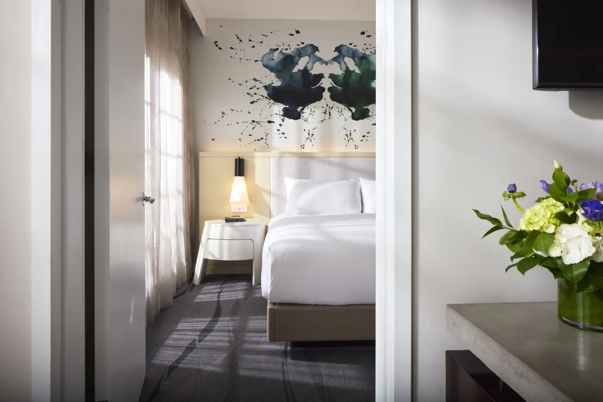 Bedroom, alternative view