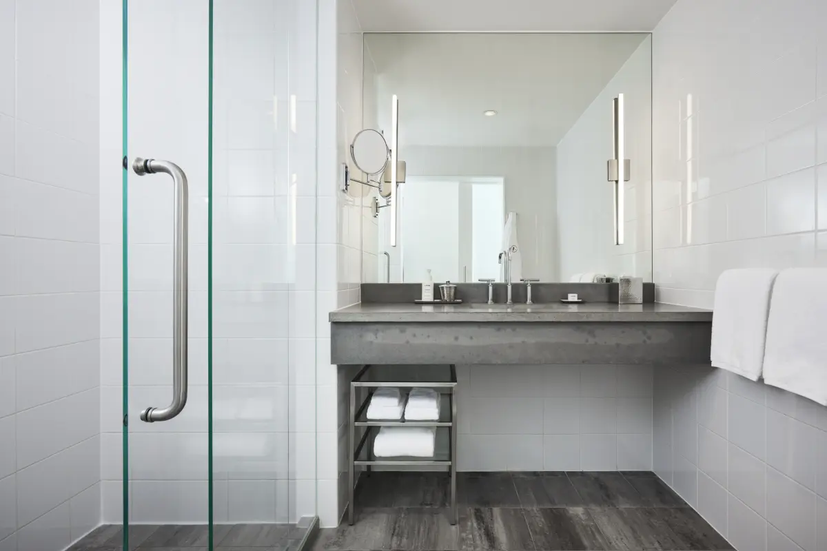 Classic King shower and vanity