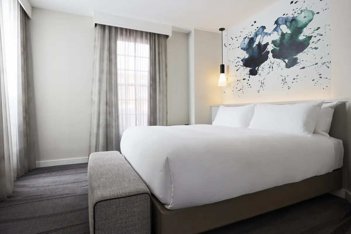 Bedroom, alternative view