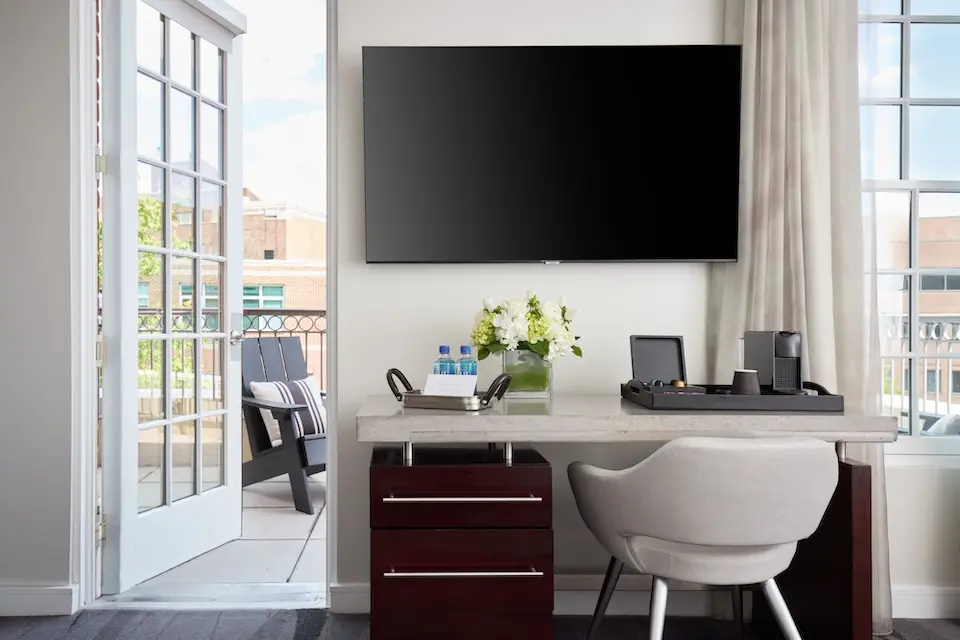 Balcony King - oversized desk with seating and wall-mounted TV