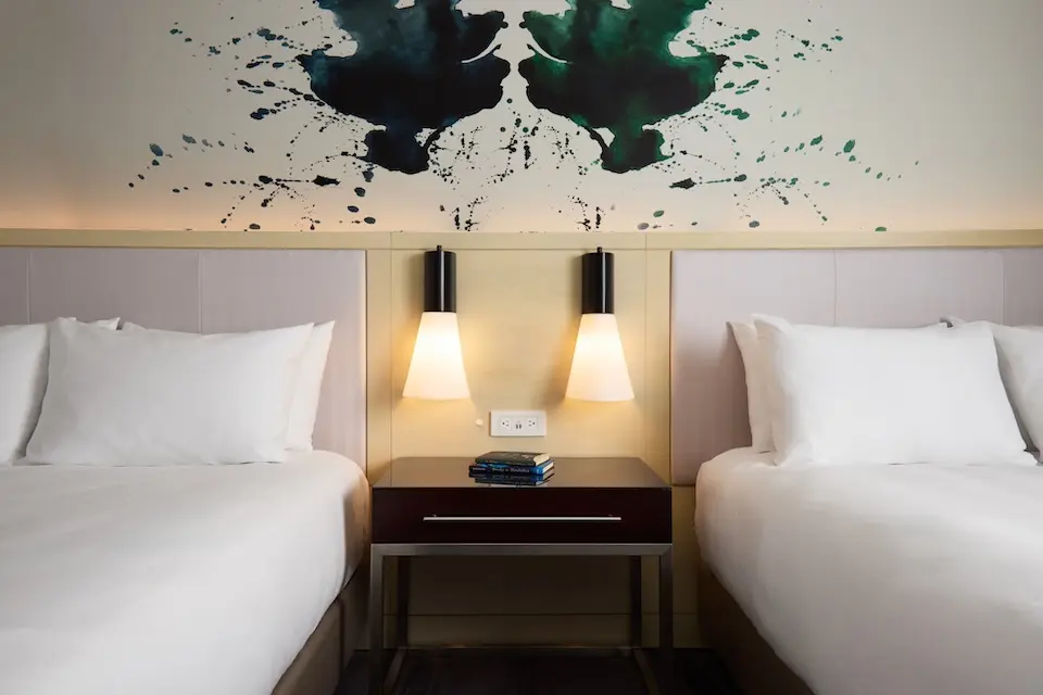 Double Queen - bed detail