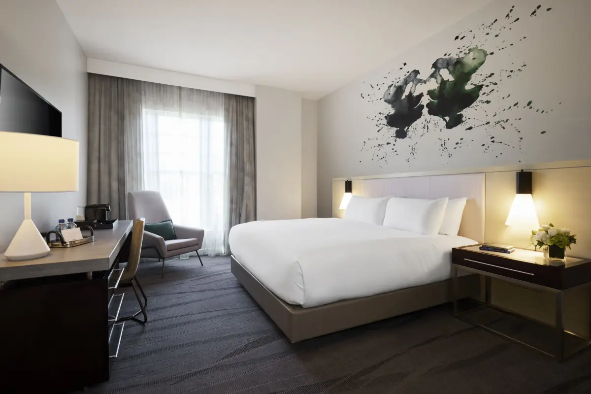 King Rain Shower guestroom