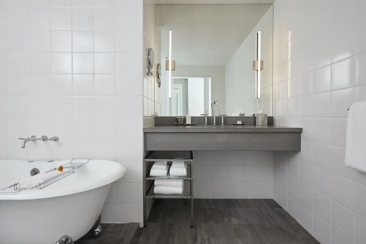 Bath tub and vanity