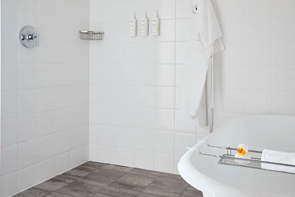 Bath tub detail