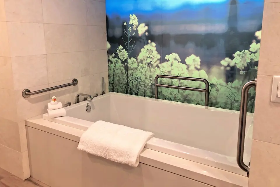 Archer's Den - large soaking tub with additional grab bars