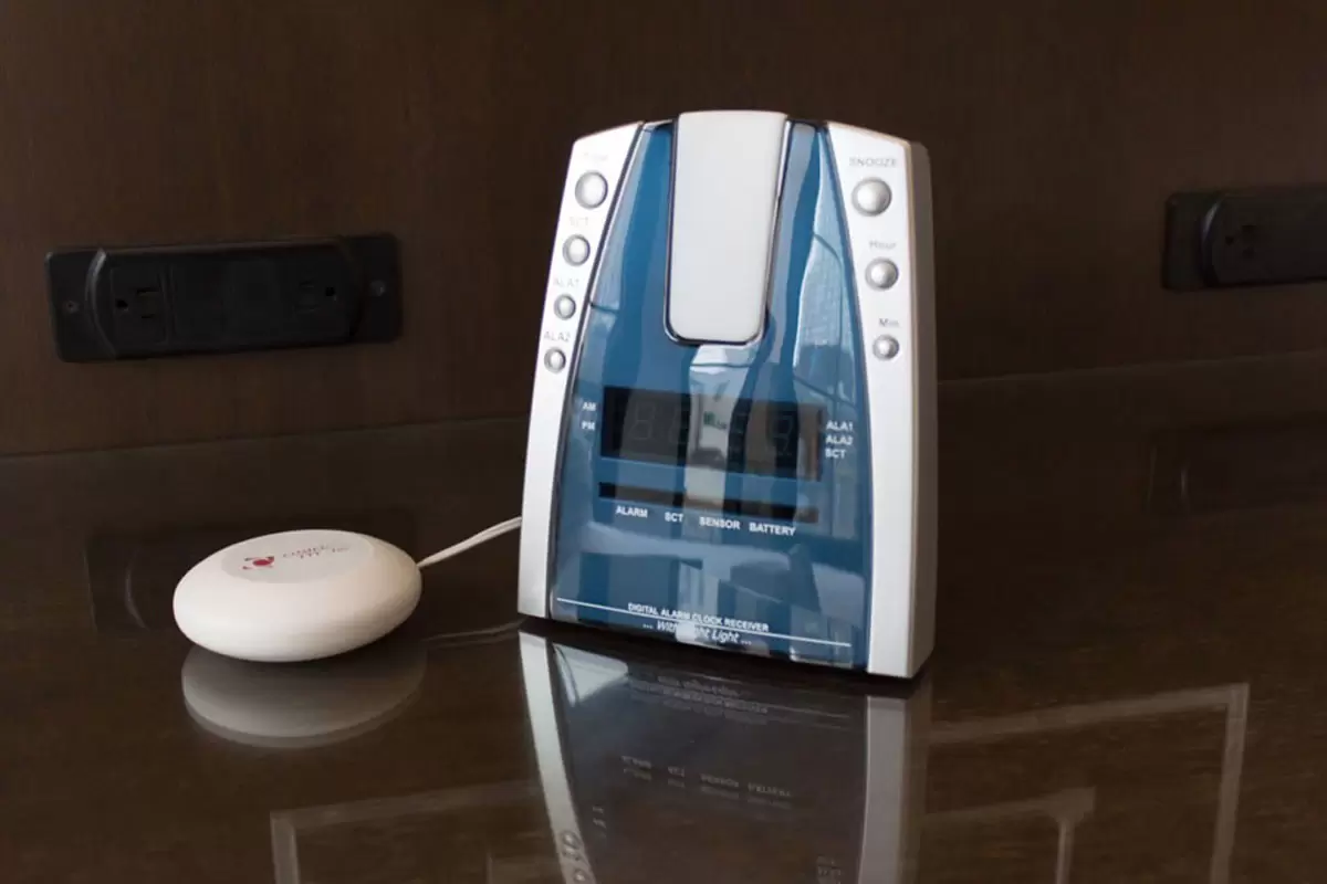 Hearing-impaired device - visual digital alarm clock receiver