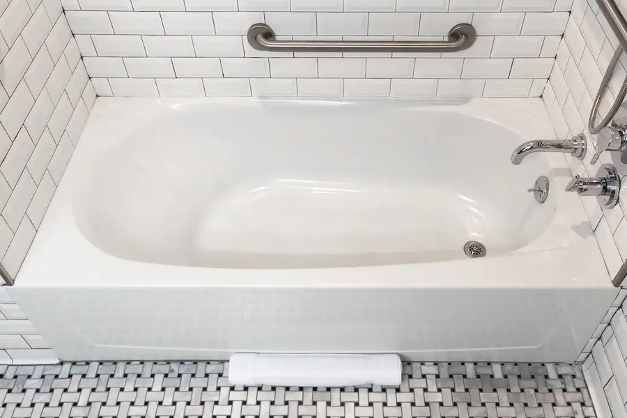 Double Twin Empire View - mobility-accessible tub with grab bars