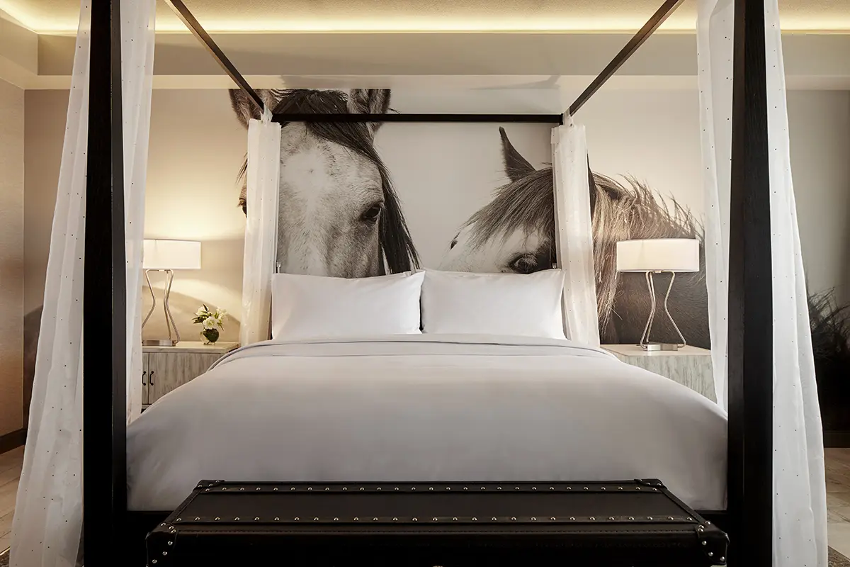 Archer Hotel Austin Archer King Mobility- and Hearing-Accessible Suite With Balcony and Roll-in Shower - four-poster bed and artwork