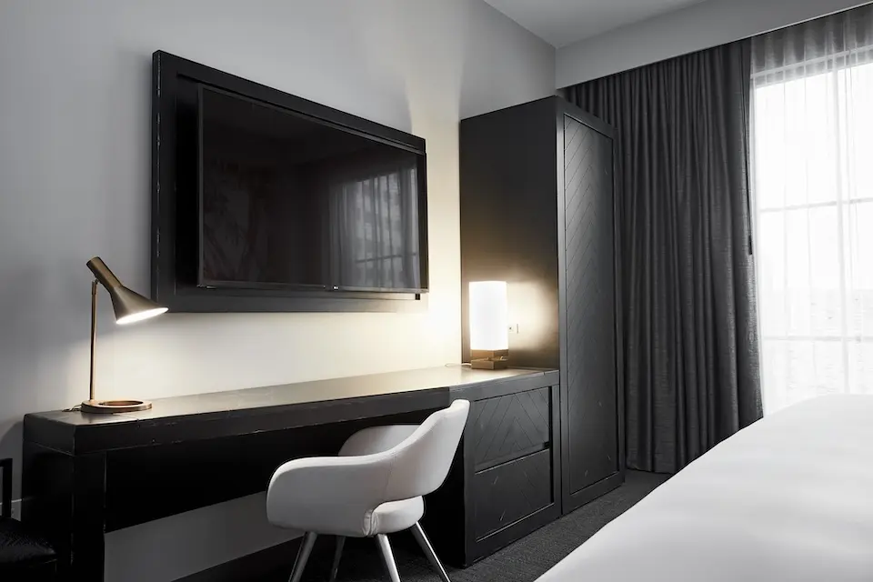 Classic King - oversized desk with modern white chair and flat-screen TV