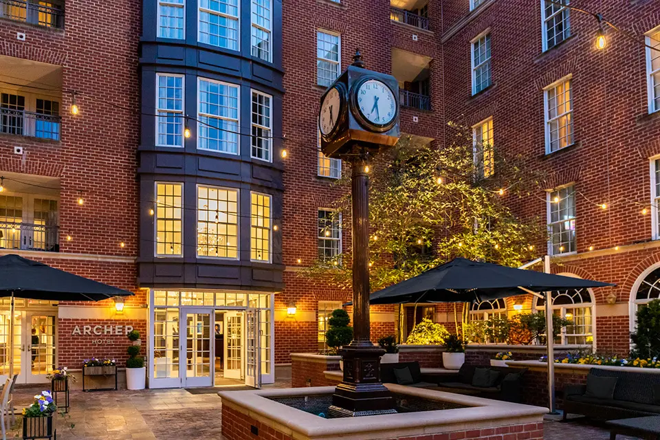 Courtyard at Archer Hotel Old Town Alexandria