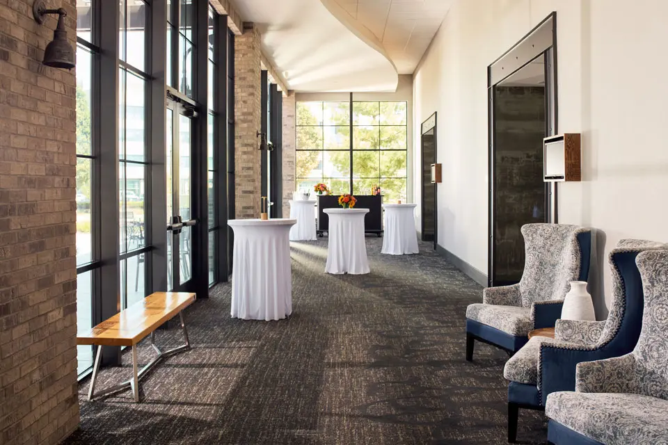 Archer Hotel Florham Park - Great Room Foyer seating