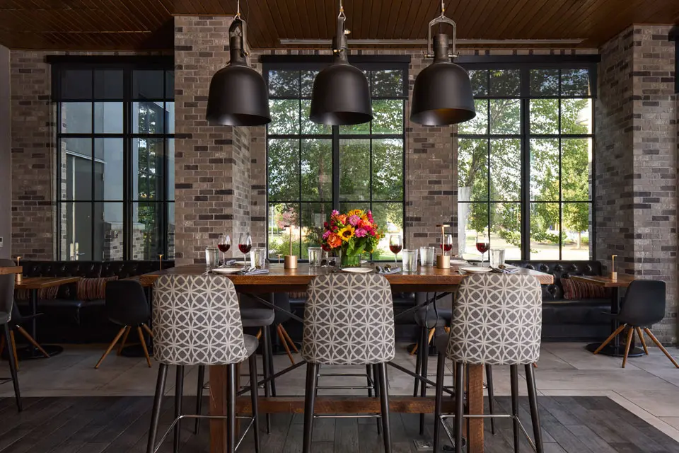 Archer Hotel Florham Park - High top and booth seating