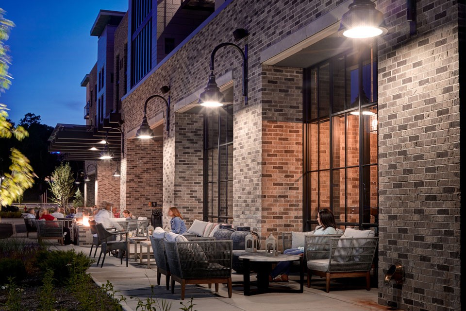 Archer Hotel Florham Park - Archer's Kitchen + Bar patio at night