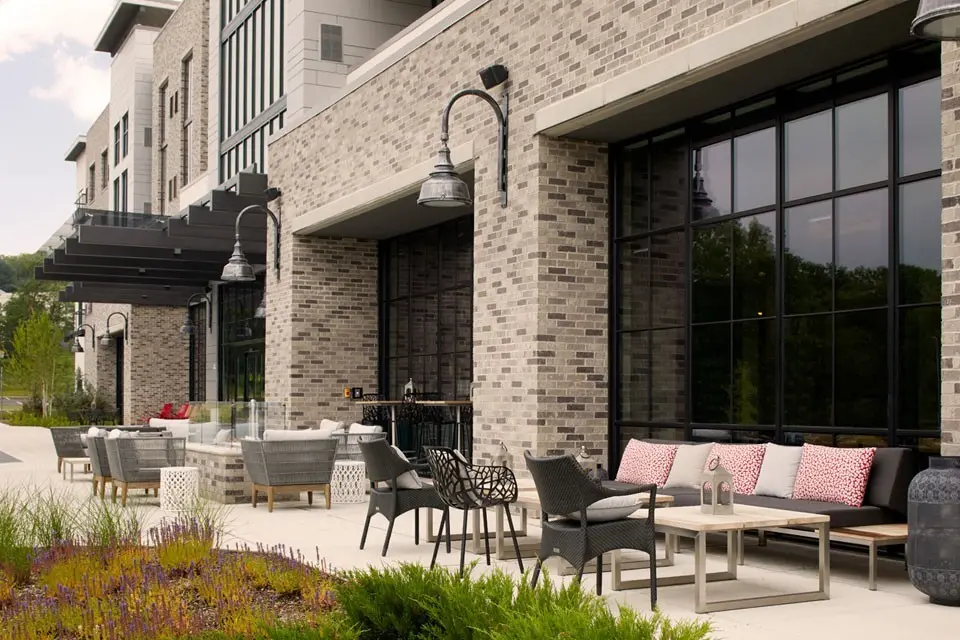 Archer Hotel Florham Park - Bar Patio