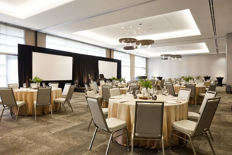 Archer Hotel Redmond - Great room social setup seating