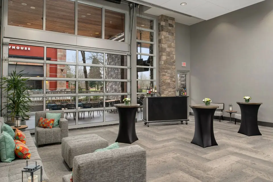 Archer Hotel Redmond - Hospitality Lounge overall view of the room