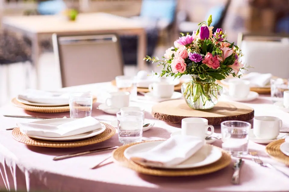 Hospitality Lounge social rounds detail at Archer Redmond